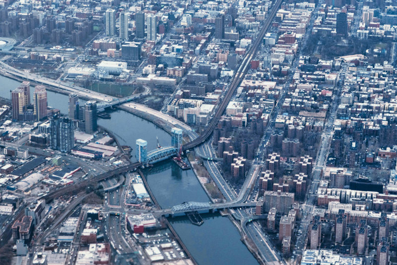 A cold day above Harlem 125th Street station and the Harlem River Lift Bridge