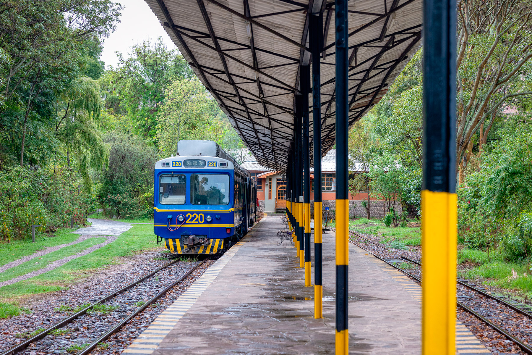 Our train waits for passengers at Urubamba Station